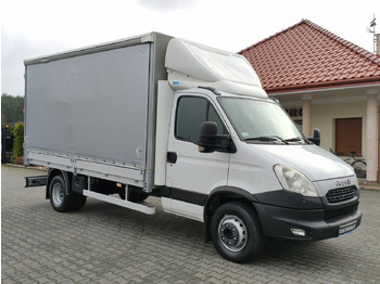 כלי רכב מסחרי עם וילונות צד IVECO Daily 70c18