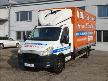 כלי רכב מסחרי עם וילונות צד IVECO Daily