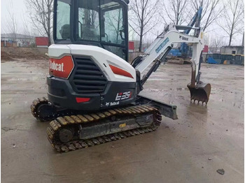 מיני מחפר BOBCAT E35