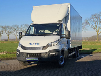 כלי רכב מסחרי עם תיבה IVECO Daily