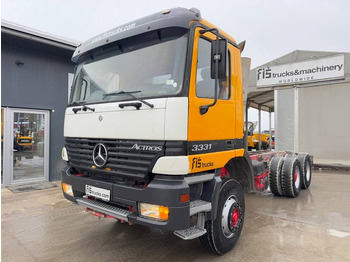 משאית עם שלדת תא MERCEDES-BENZ Actros 3331