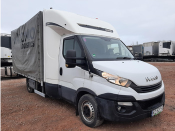 כלי רכב מסחרי עם וילונות צד IVECO Daily