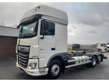 משאית עם שלדת תא DAF XF 106 450