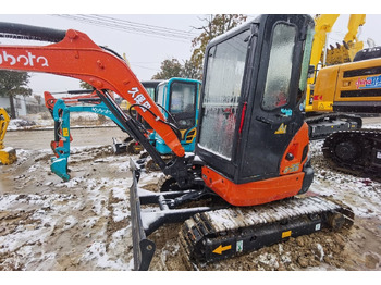 מיני מחפר Kubota U35: תמונה 2