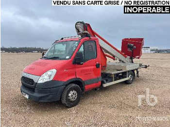 פלטפורמה אווירית מותקנת על משאית IVECO Daily 35s11