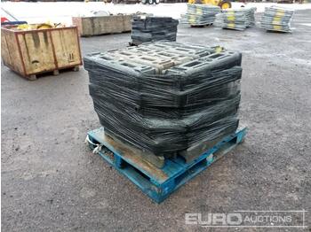 ציוד בנייה Pallet of Rubber Bases to suit Heras Fencing: תמונה 1