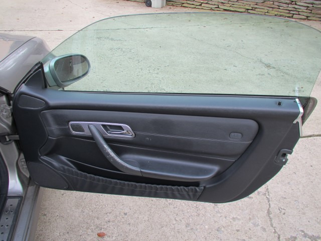 מכונית Mercedes SLK 200: תמונה 11