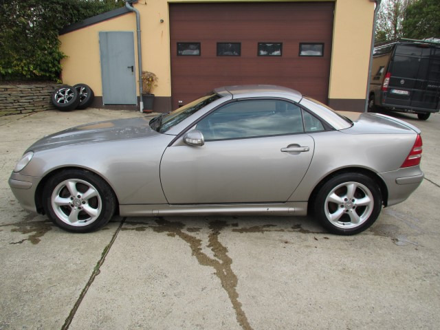 מכונית Mercedes SLK 200: תמונה 15