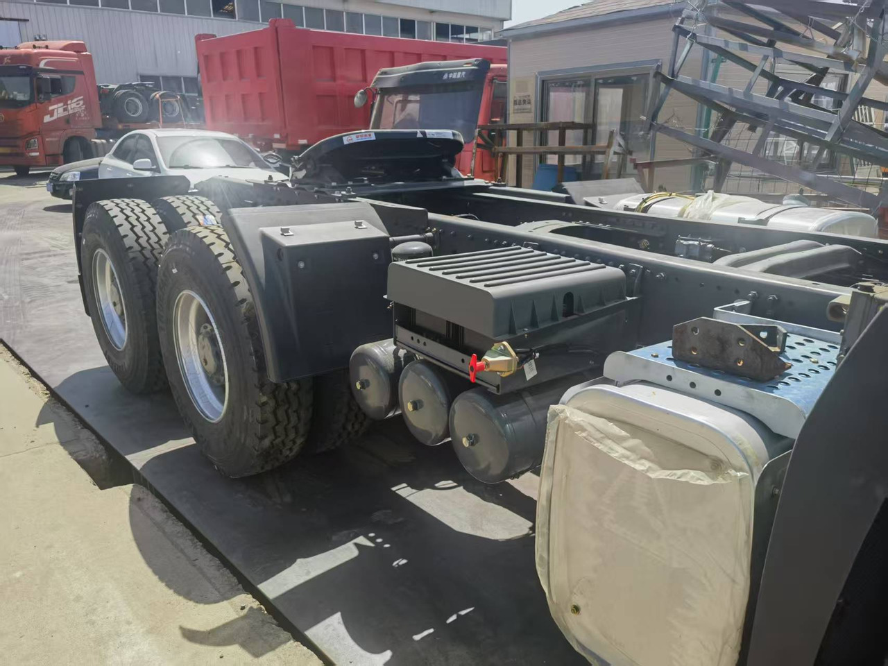 יחידת טרקטור Sinotruk HOHAN 6*4 tractor: תמונה 8 יחידת טרקטור Sinotruk HOHAN 6*4 tractor: תמונה 8