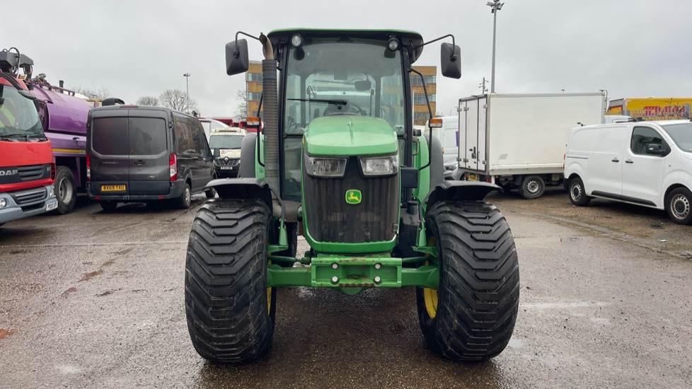 טרקטור חקלאי JOHN DEERE 5100M: תמונה 19