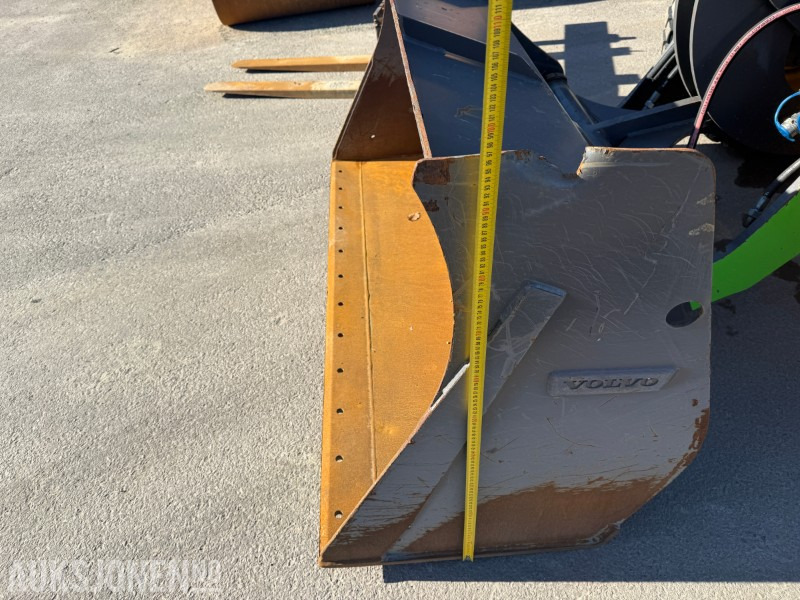 מעמיס היגוי החלקה 2020 Volvo JL25H Elektrisk kompaktlaster, Pallegafler, Skuffe, Brøyteskjær - kun 436 arbeidstimer - Servicehistorikk: תמונה 14