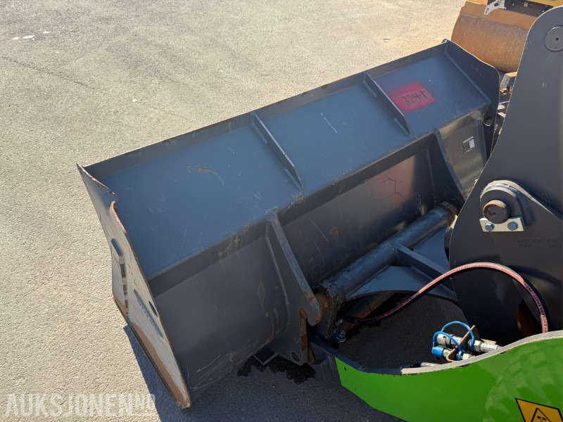 מעמיס היגוי החלקה 2020 Volvo JL25H Elektrisk kompaktlaster, Pallegafler, Skuffe, Brøyteskjær - kun 436 arbeidstimer - Servicehistorikk: תמונה 8