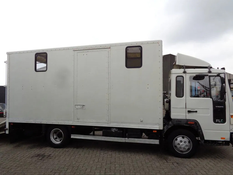 משאית סוסים Volvo FLC + Manual + Horse transport: תמונה 9