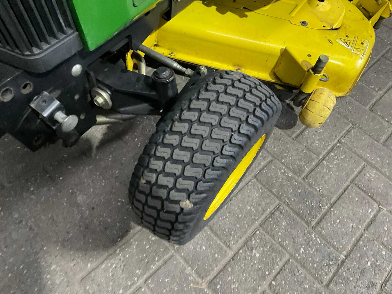 מכסחת גינה John Deere 415: תמונה 9