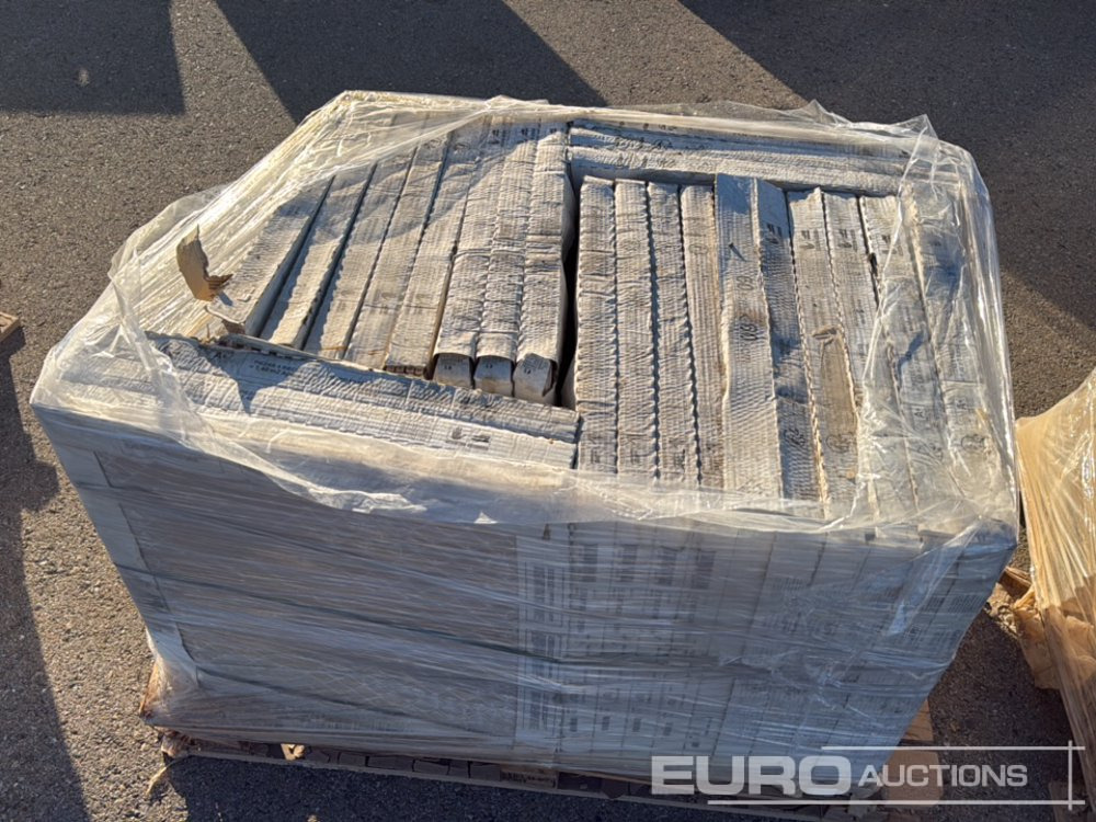 ציוד בנייה Pallet of Tiles (4 Of): תמונה 7