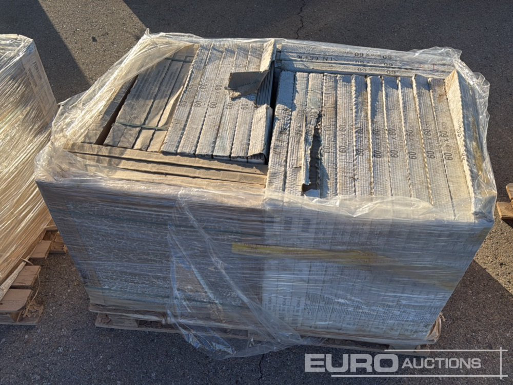 ציוד בנייה Pallet of Tiles (4 Of): תמונה 6