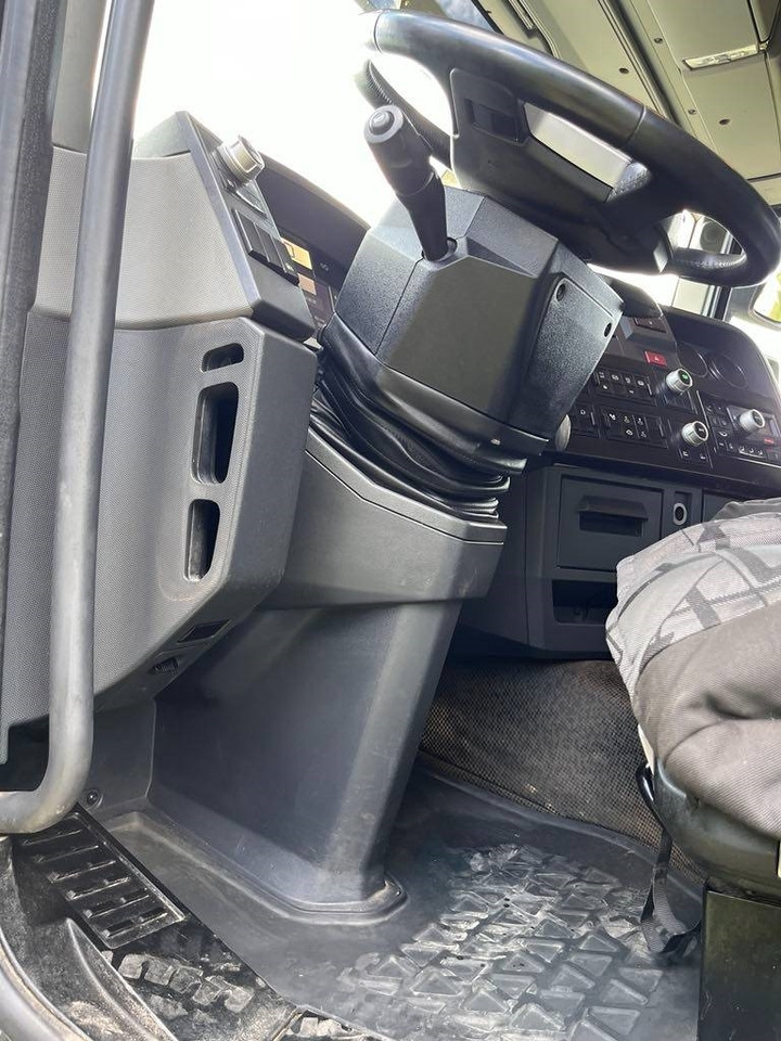 עגורן מעמיס עבור משאית Renault Kerax 6x4: תמונה 12 עגורן מעמיס עבור משאית Renault Kerax 6x4: תמונה 12