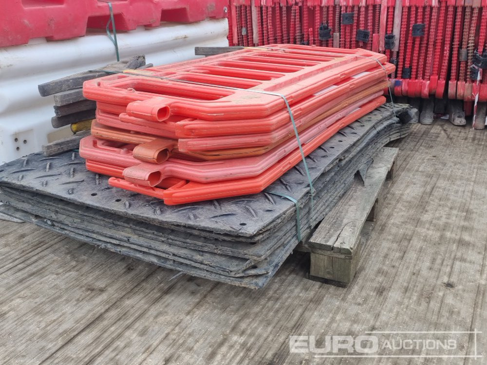 ציוד בנייה Bundle of Plastic Pedestrian Safety Barrier (5 of), Bundle of Metal Pedestrian Barrier (3 of), Bundle of Water Filled Barrier (3 of), Bundle of Plastic Mats: תמונה 14