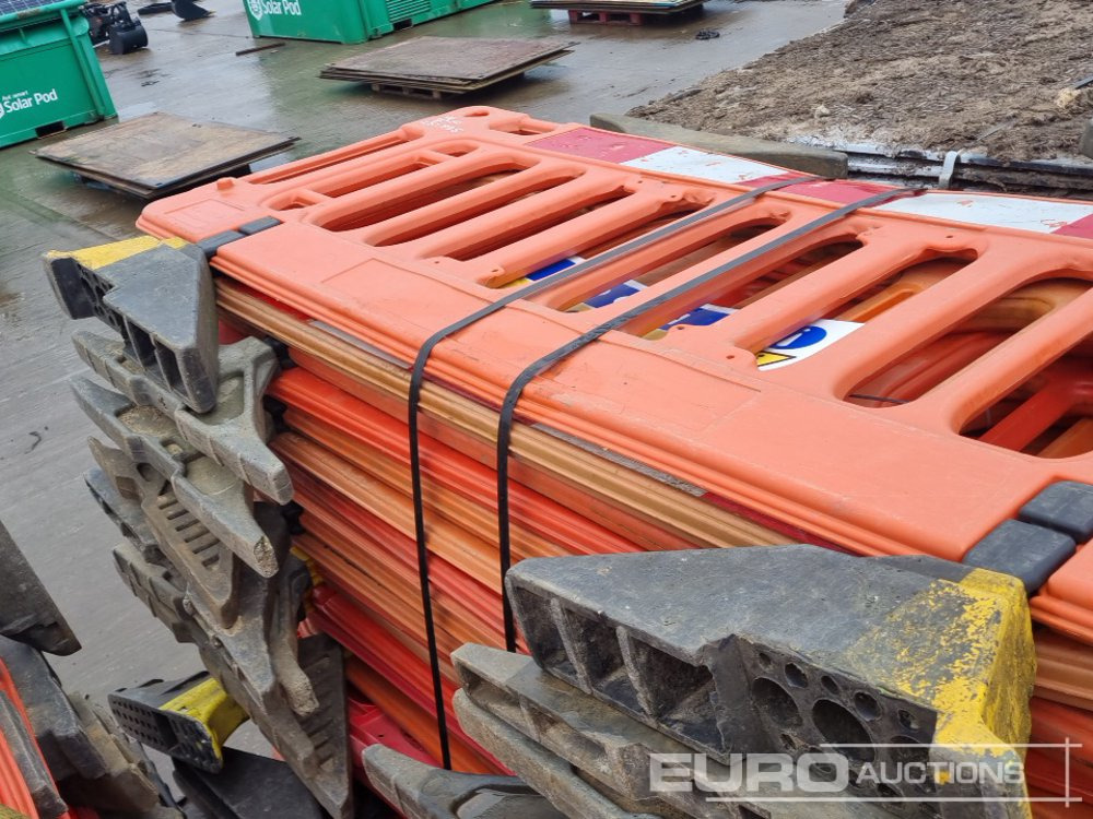 ציוד בנייה Bundle of Tracking Boards (3 of), Bundle of Plastic Pedestrian Safery Barriers (2 of): תמונה 24