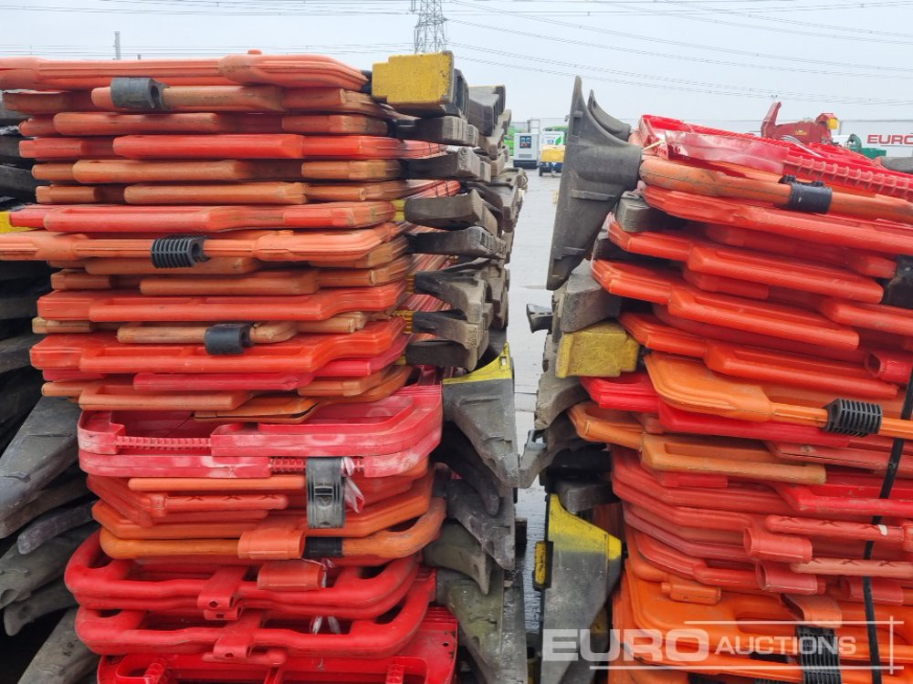 ציוד בנייה Bundle of Tracking Boards (3 of), Bundle of Plastic Pedestrian Safery Barriers (2 of): תמונה 21