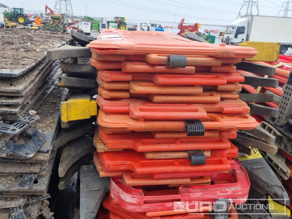 ציוד בנייה Bundle of Tracking Boards (3 of), Bundle of Plastic Pedestrian Safery Barriers (2 of): תמונה 19